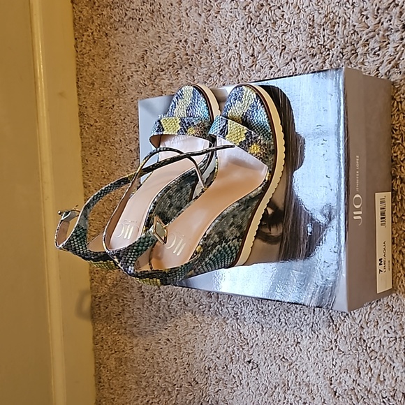 Shoes - Picture 2 of 3